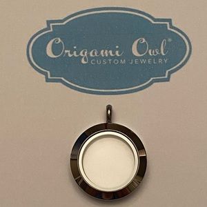 🆕Origami Owl Silver Medium locket